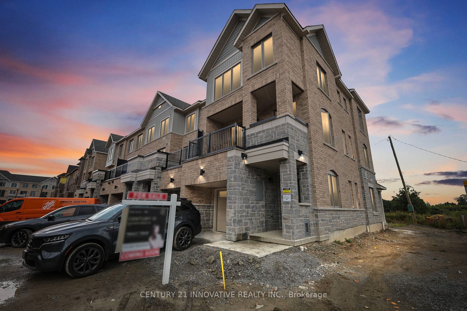82 Waterside Way