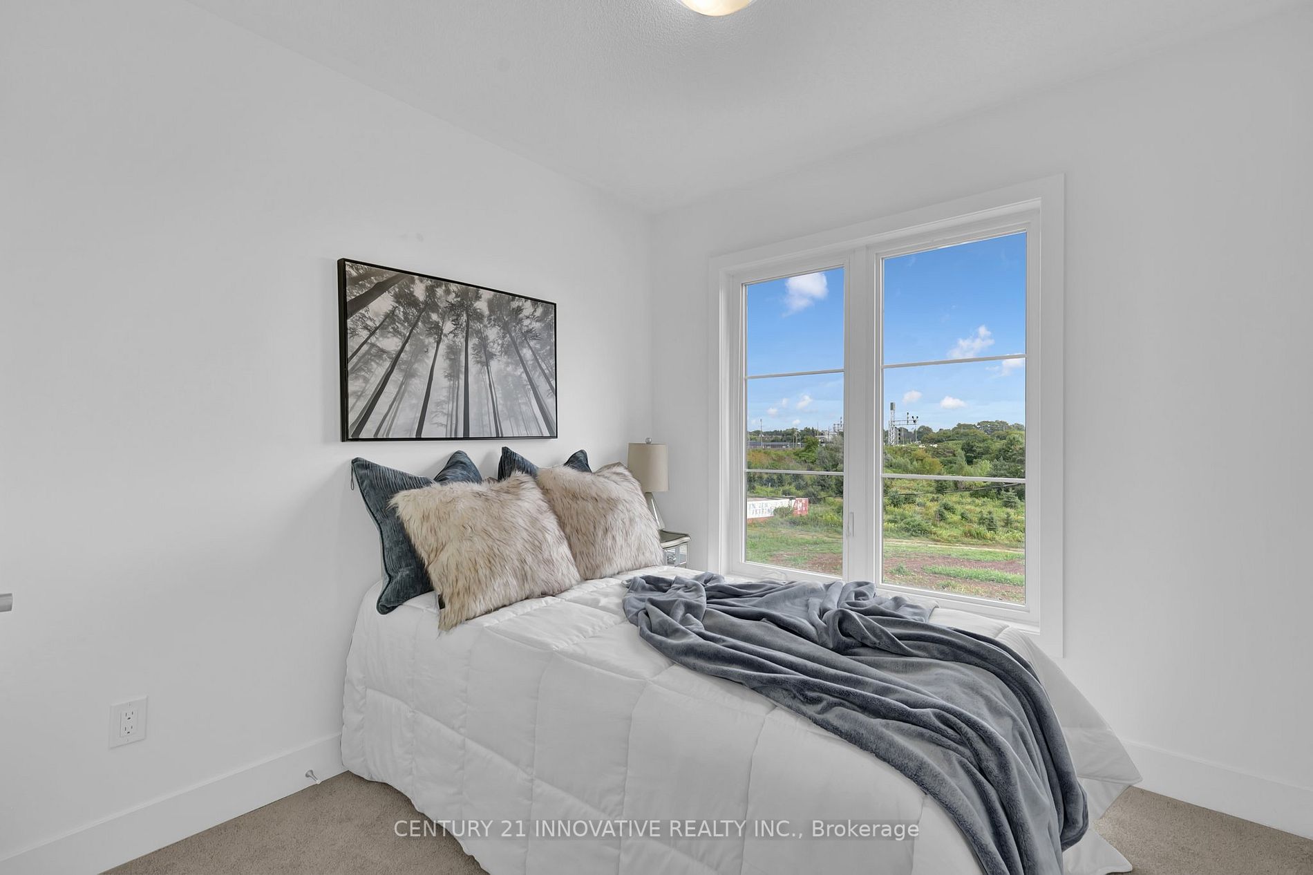 82 Waterside Way