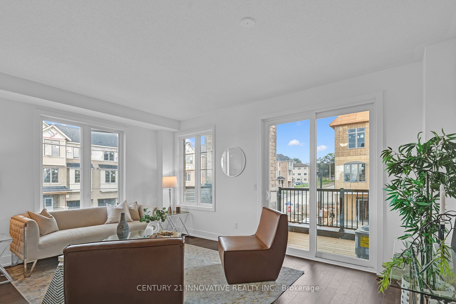 82 Waterside Way