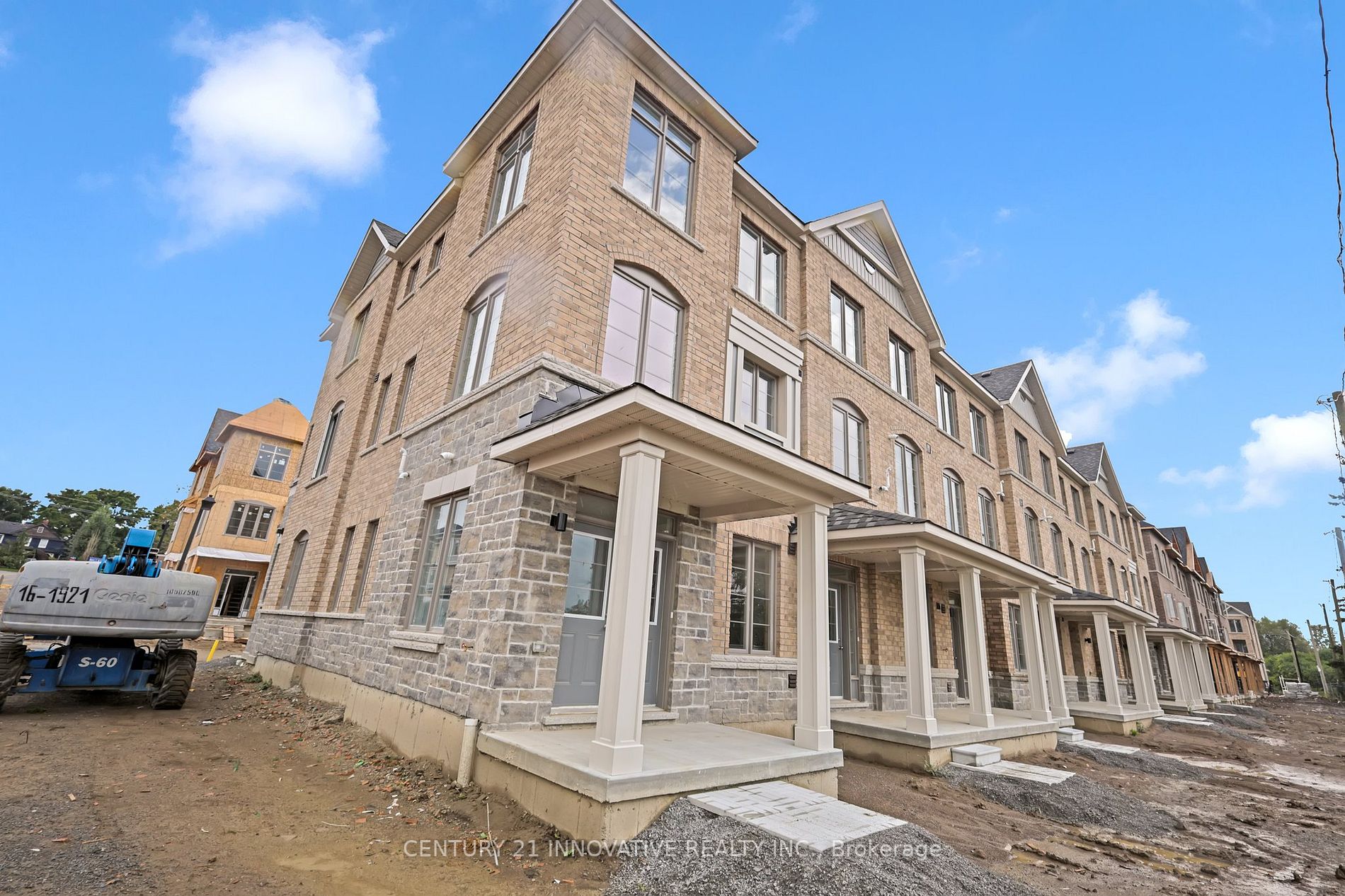 82 Waterside Way