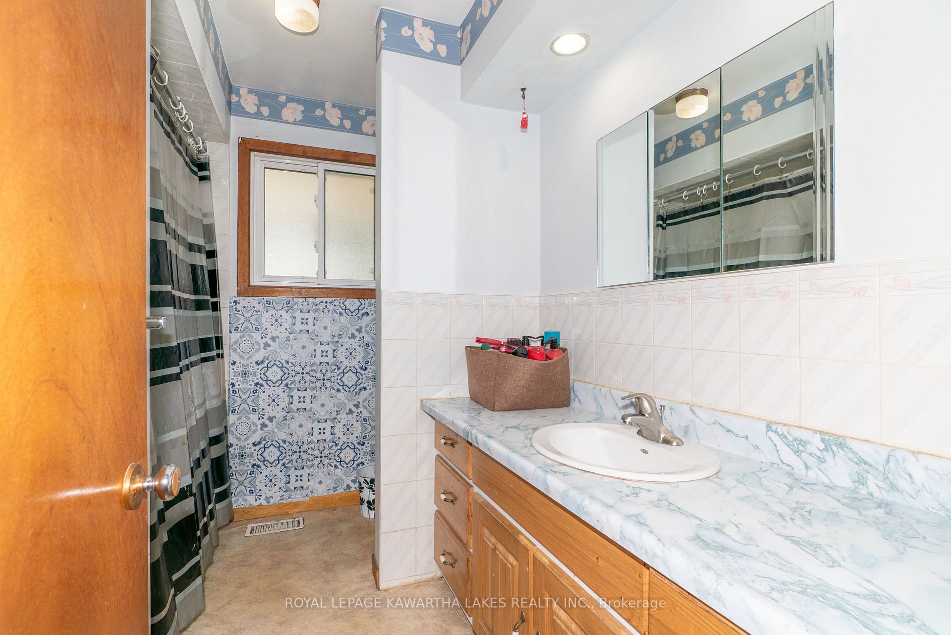 19020 Simcoe St