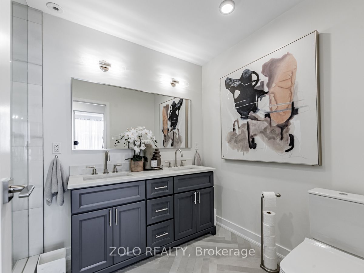 1842 Queen St E, #304