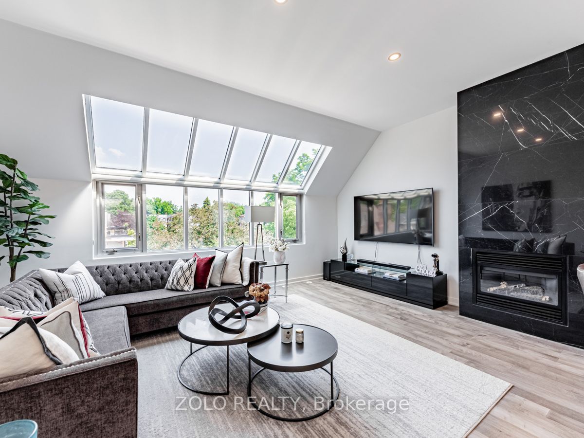 1842 Queen St E, #304