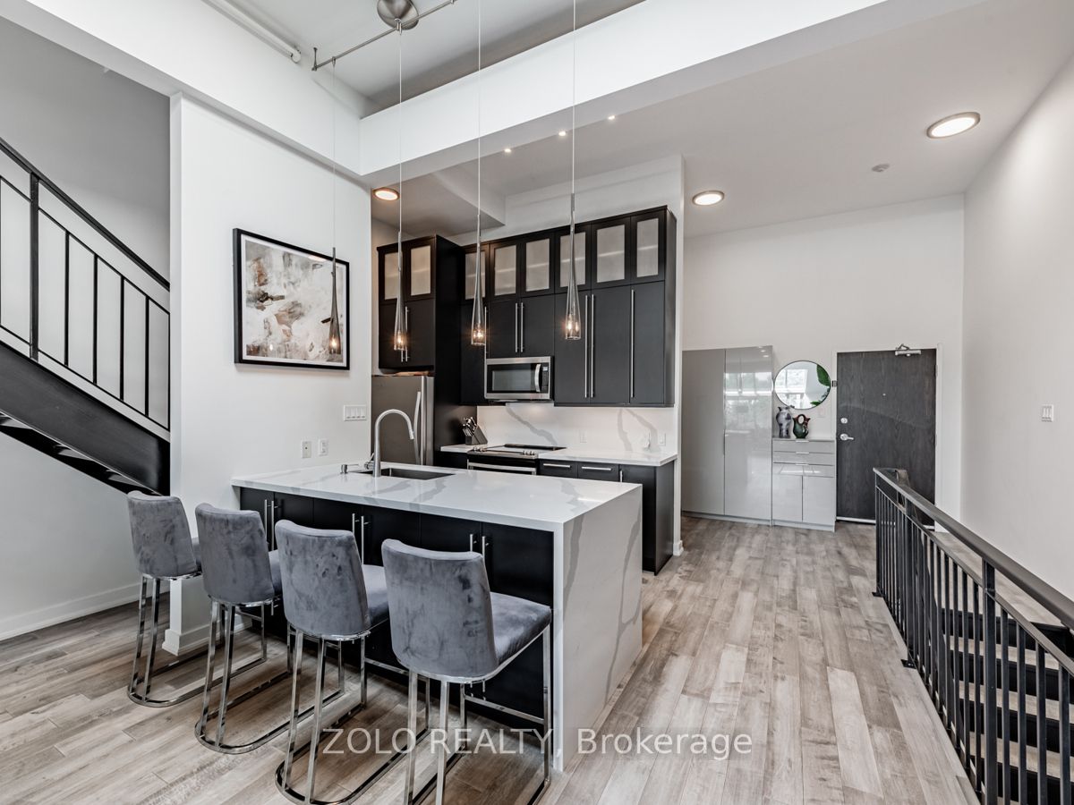 1842 Queen St E, #304