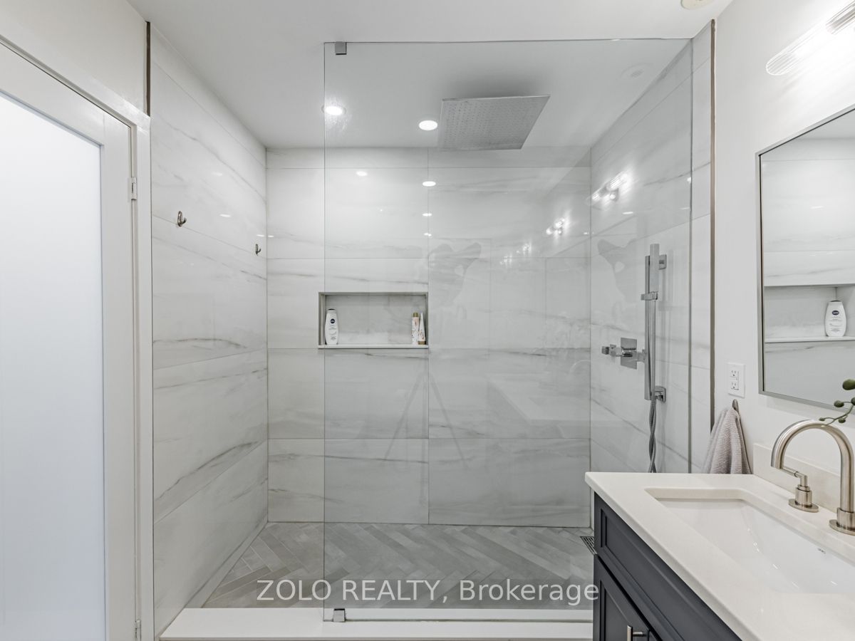 1842 Queen St E, #304