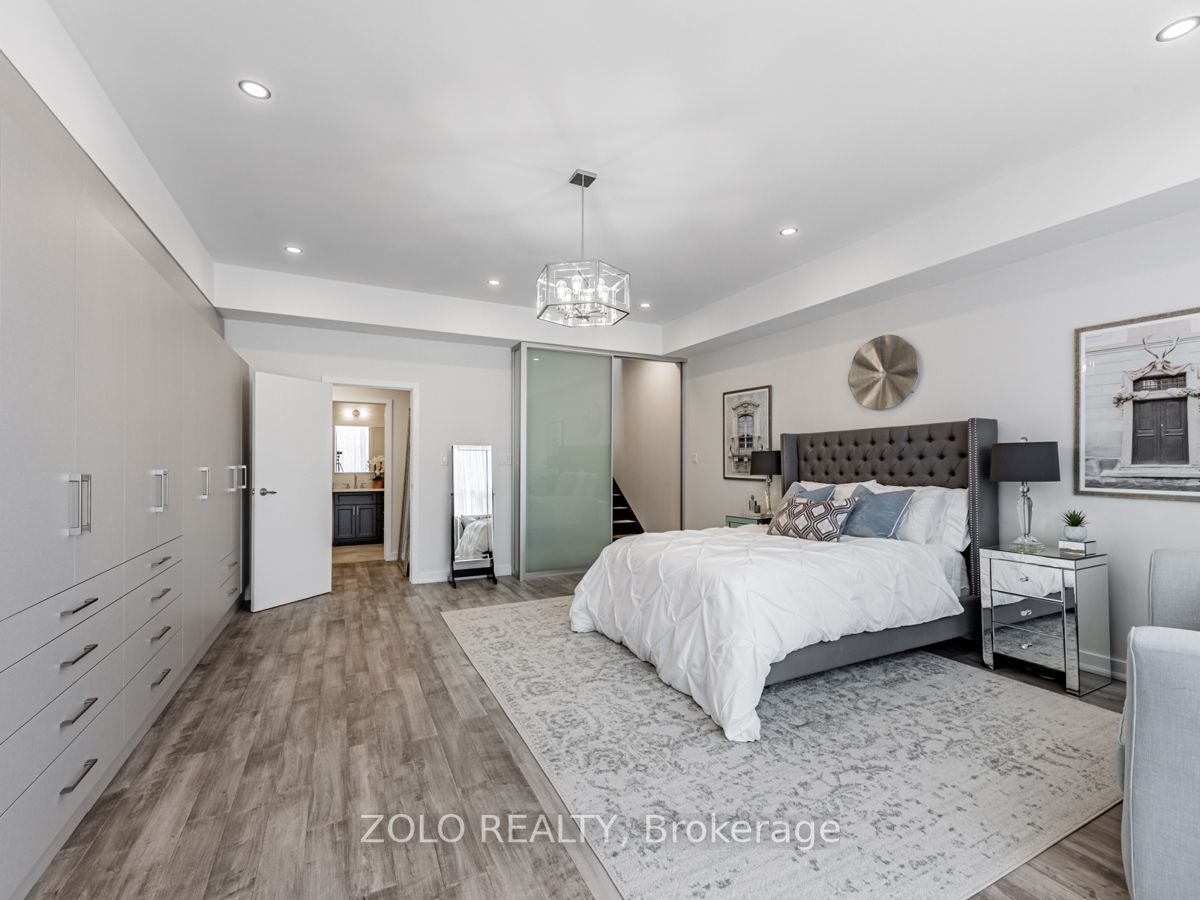 1842 Queen St E, #304