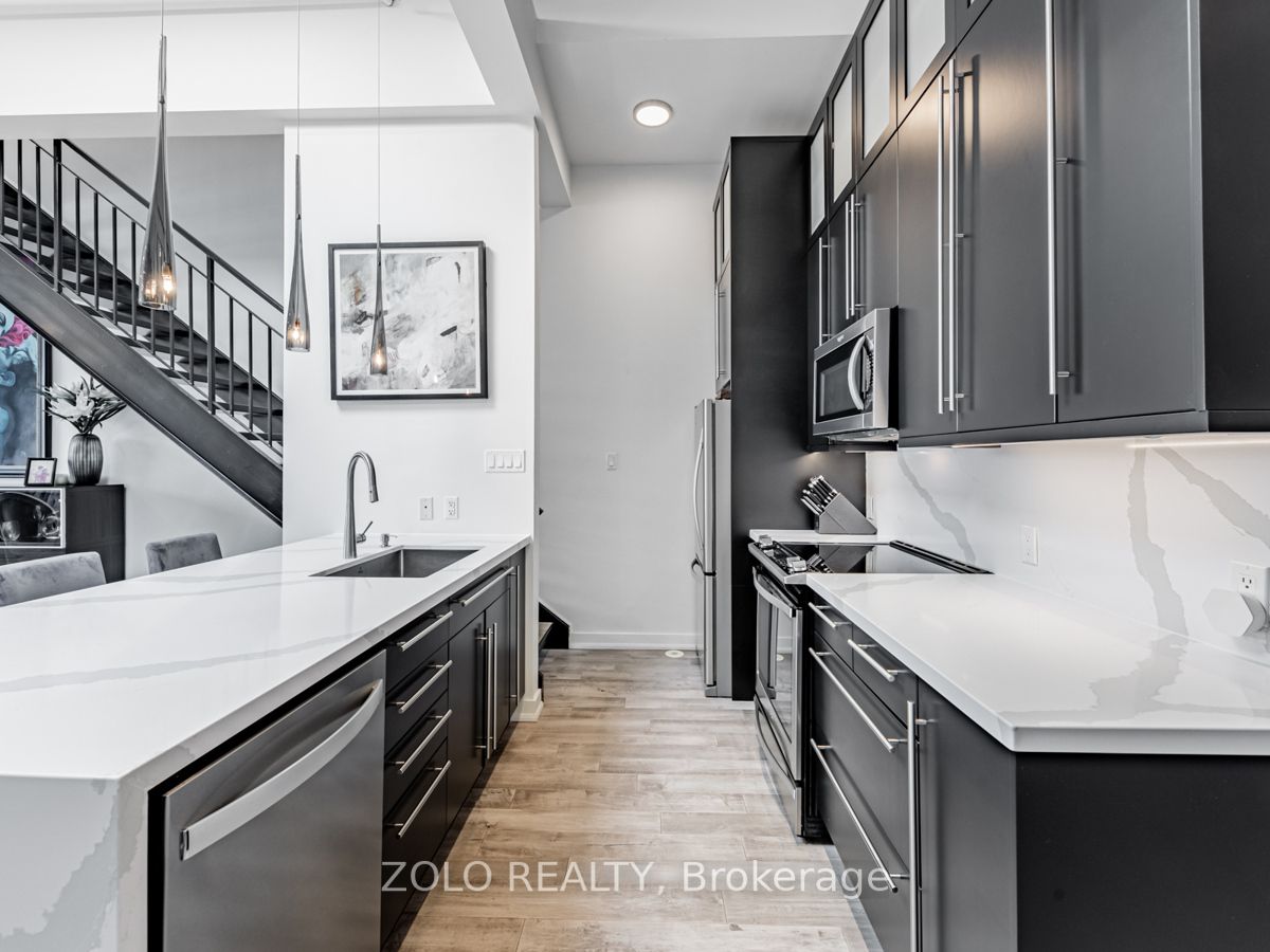 1842 Queen St E, #304