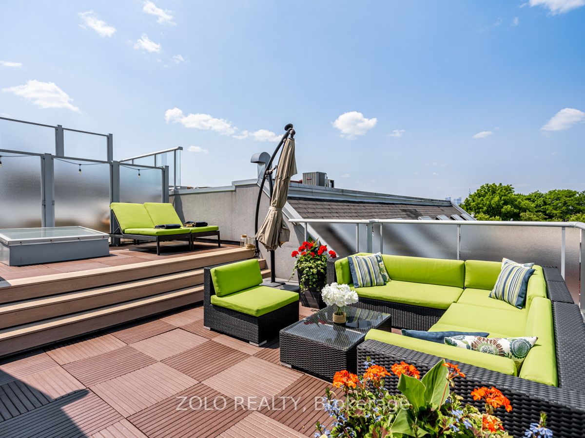 1842 Queen St E, #304