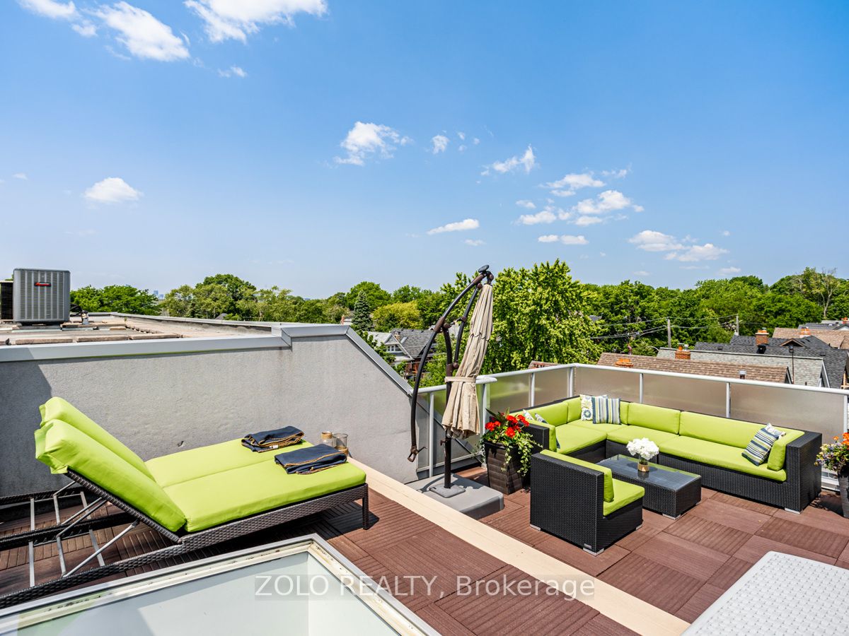 1842 Queen St E, #304