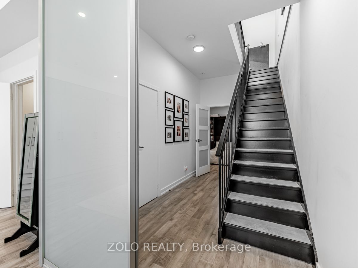 1842 Queen St E, #304