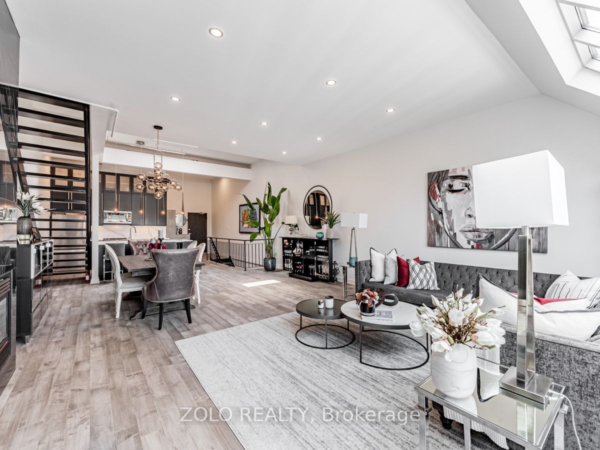 1842 Queen St E, #304