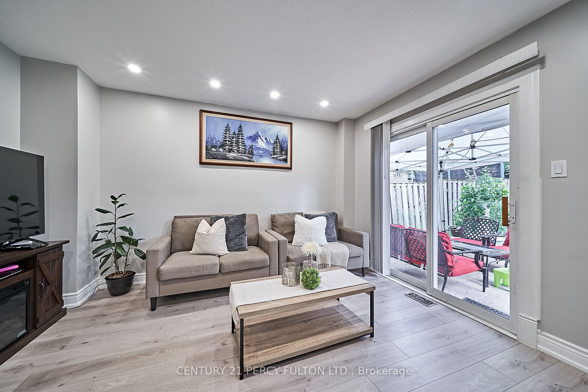 41 Radford Dr