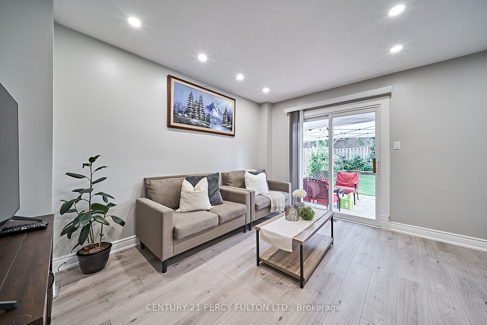 41 Radford Dr