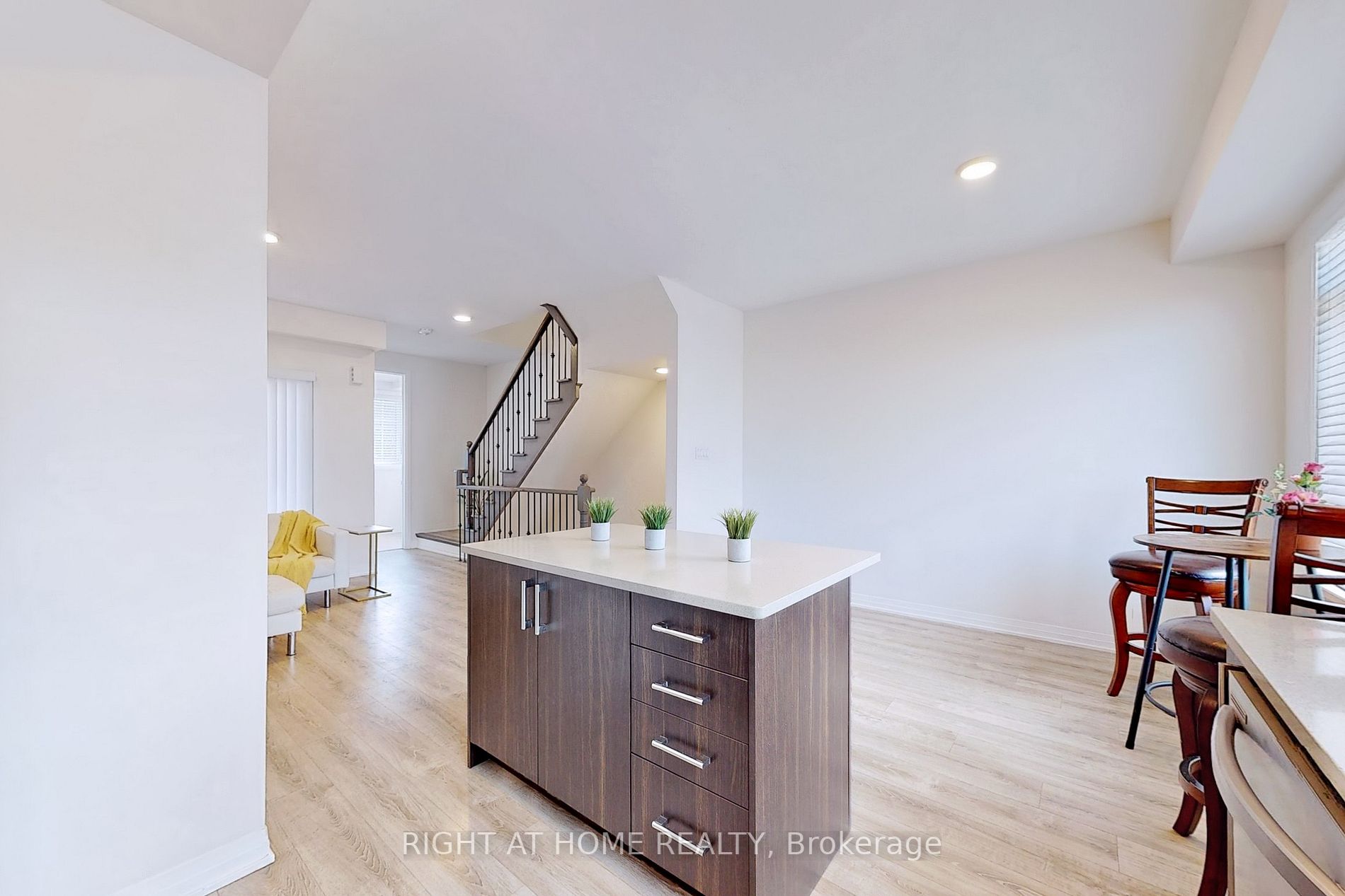 74 Ambereen Pl