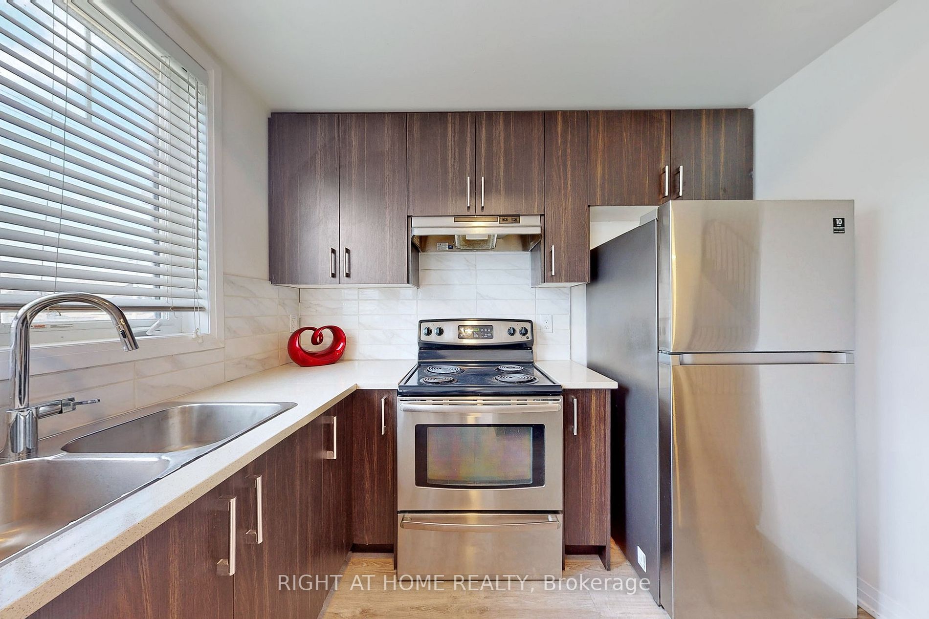 74 Ambereen Pl