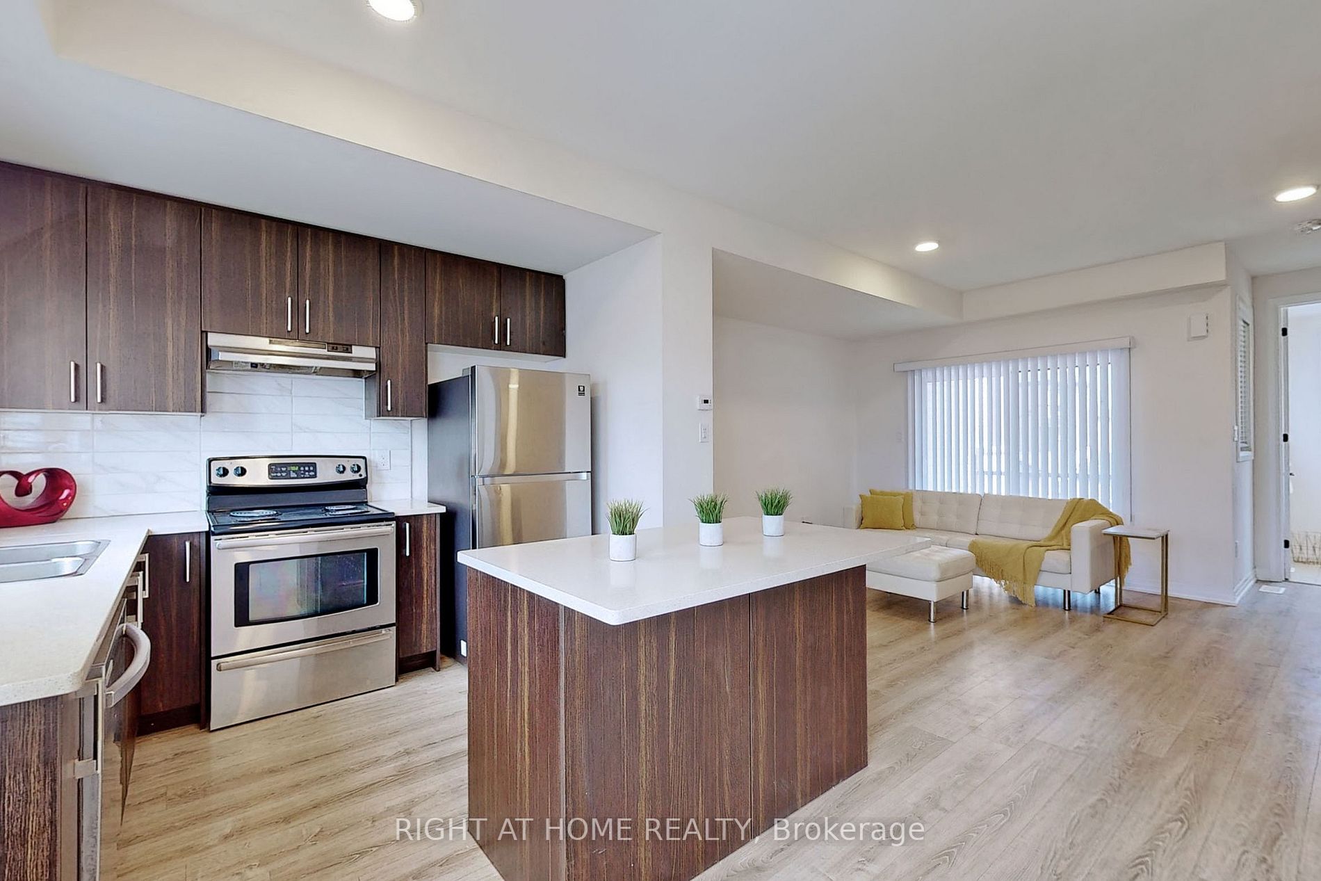 74 Ambereen Pl