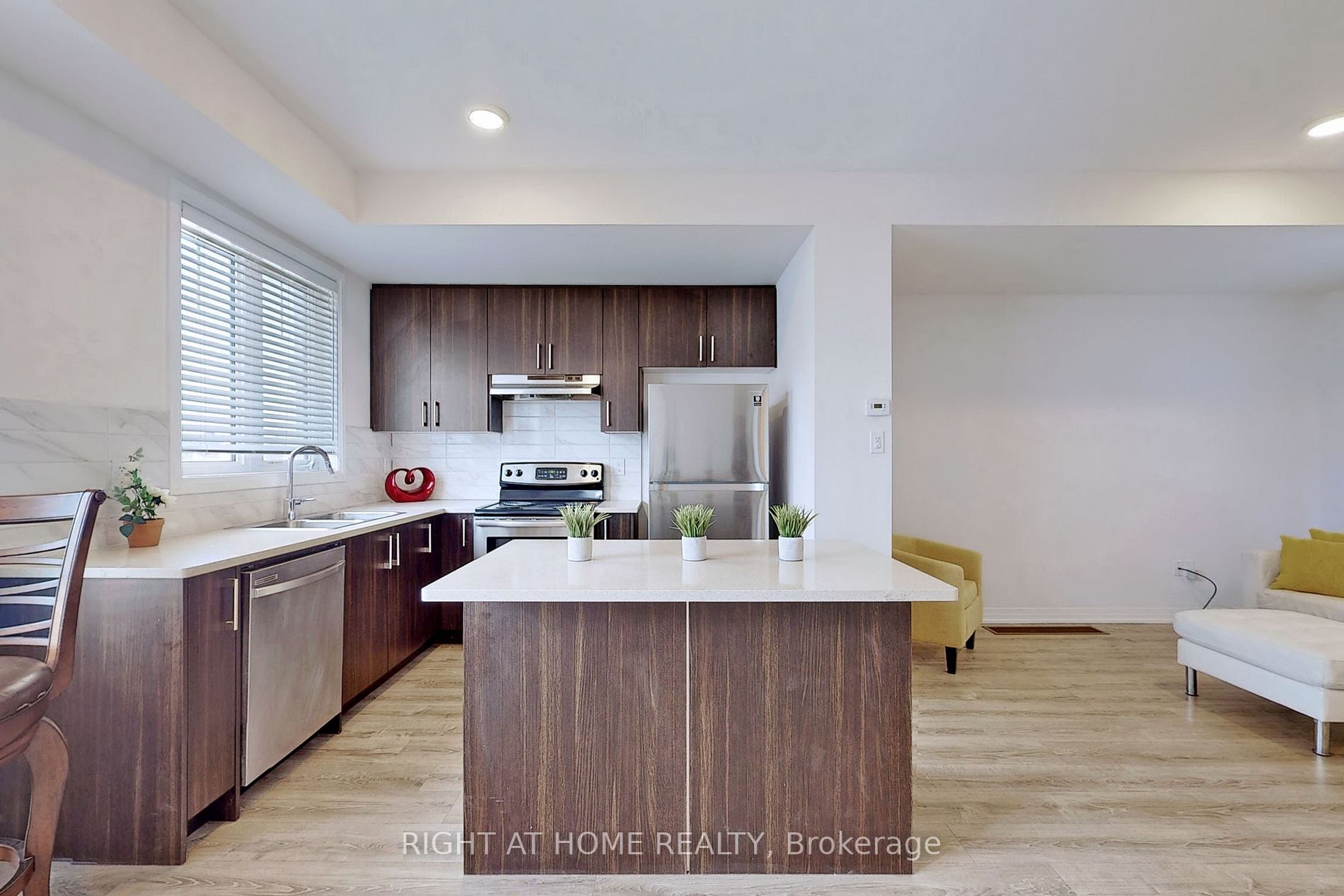 74 Ambereen Pl
