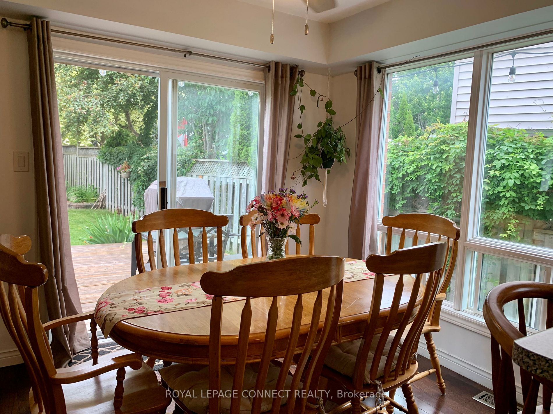 37 Brownstone Cres
