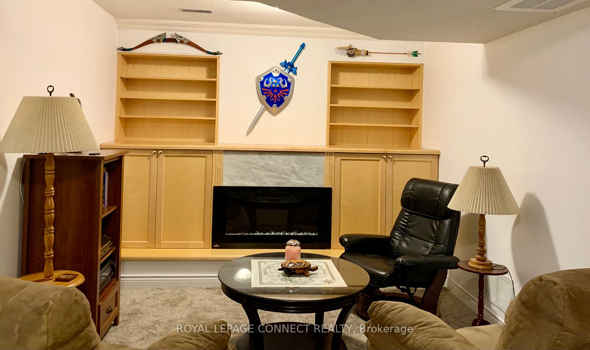 37 Brownstone Cres