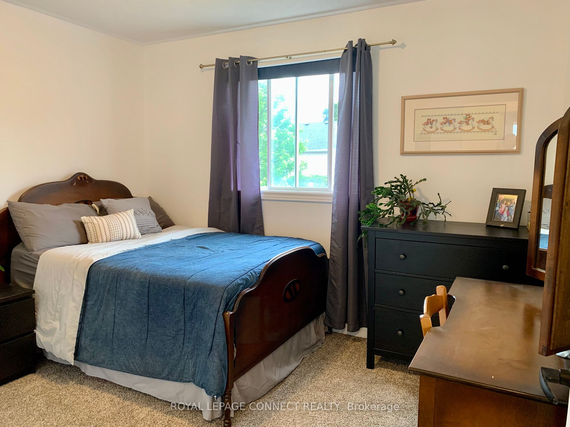37 Brownstone Cres