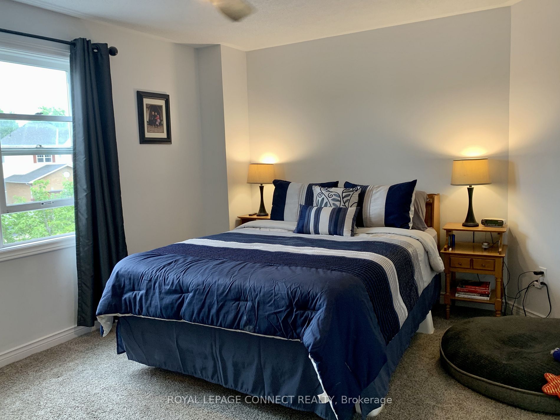 37 Brownstone Cres