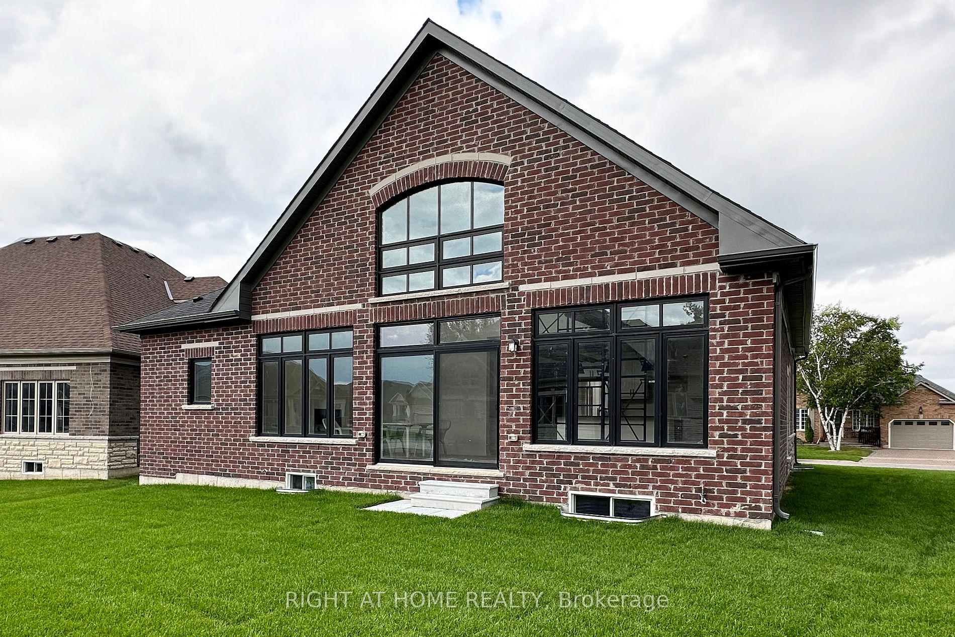 38 Waterbury Cres