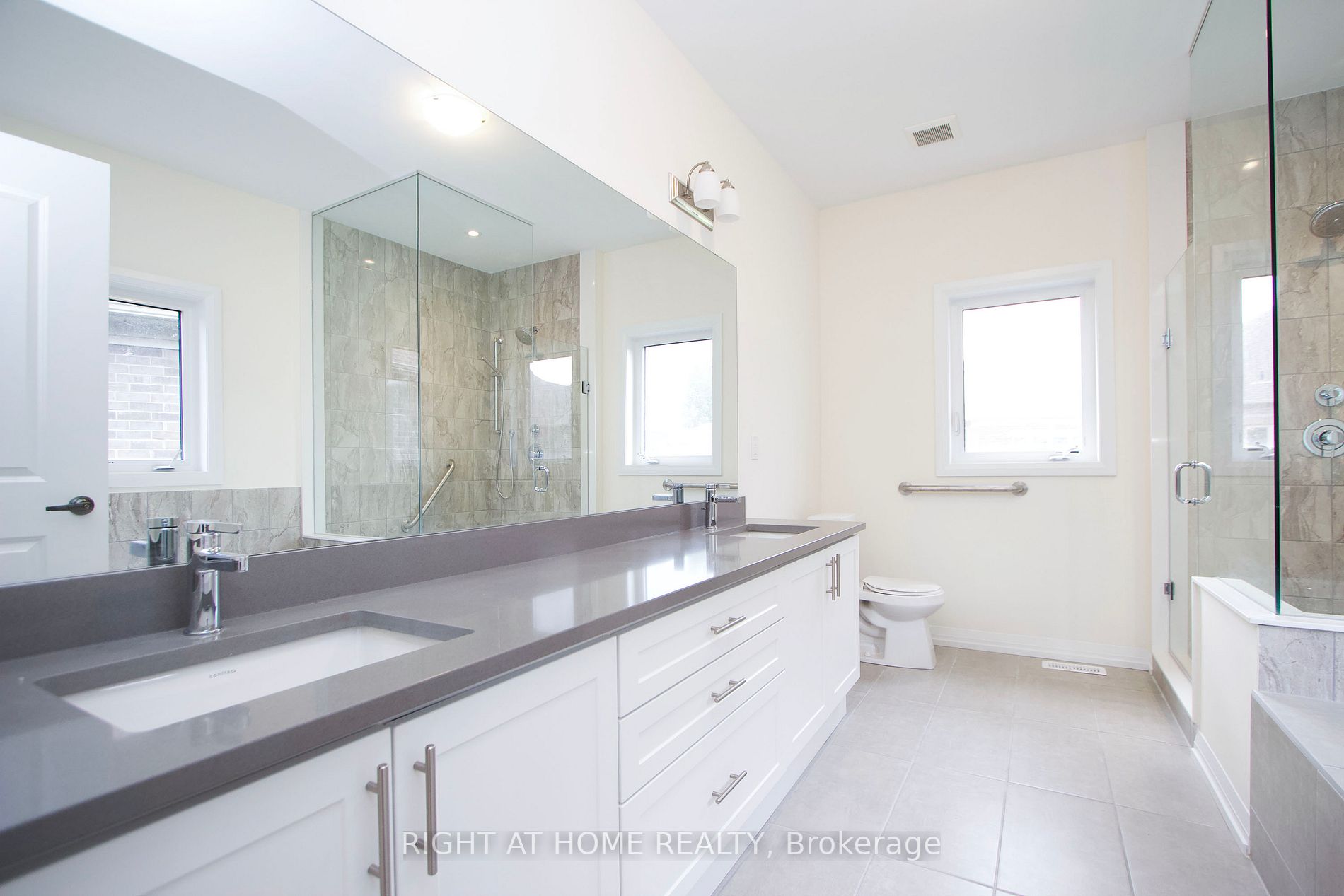 38 Waterbury Cres