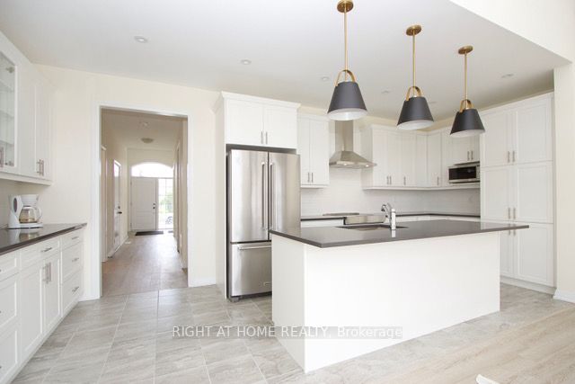 38 Waterbury Cres