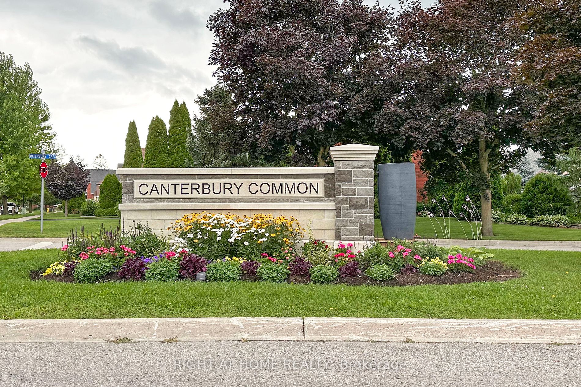 38 Waterbury Cres