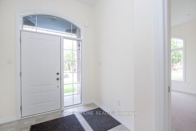 38 Waterbury Cres