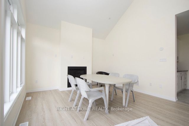 38 Waterbury Cres