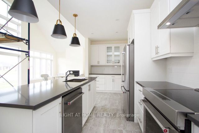 38 Waterbury Cres