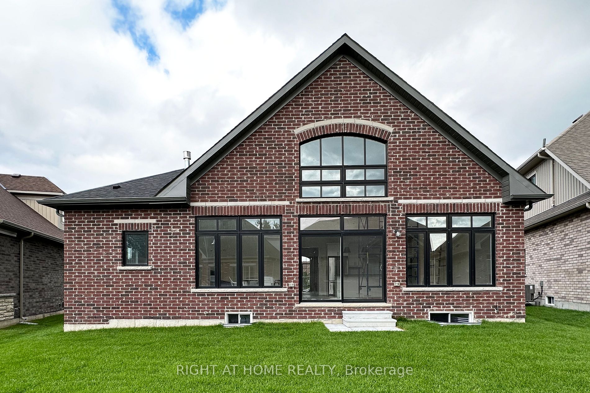 38 Waterbury Cres