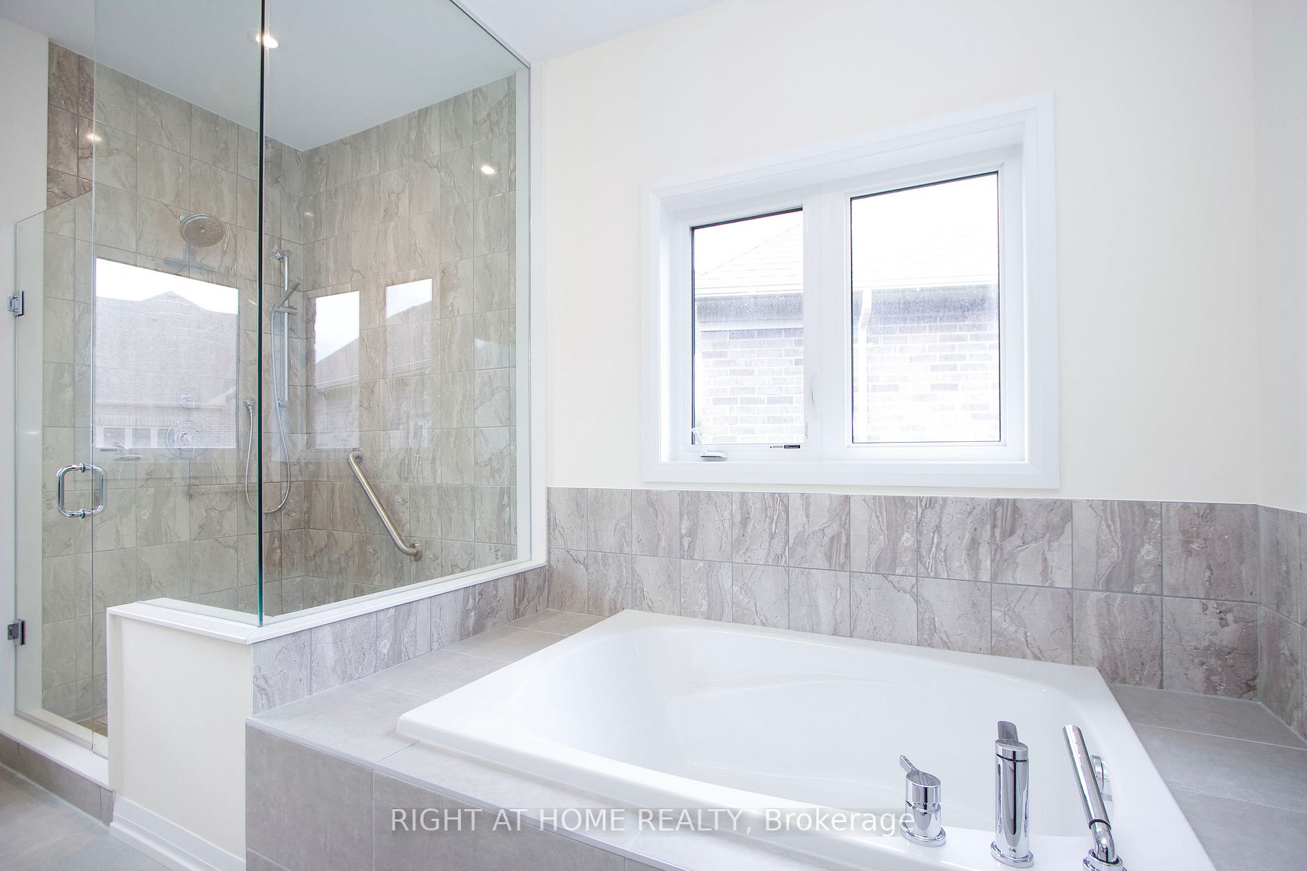 38 Waterbury Cres