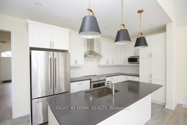 38 Waterbury Cres