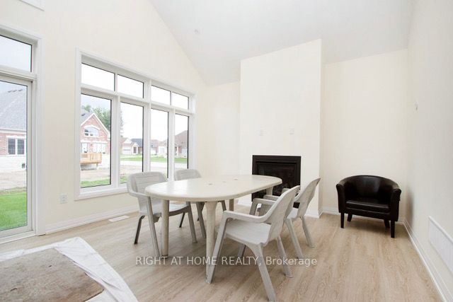 38 Waterbury Cres