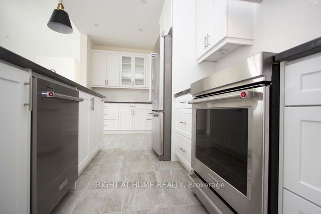 38 Waterbury Cres