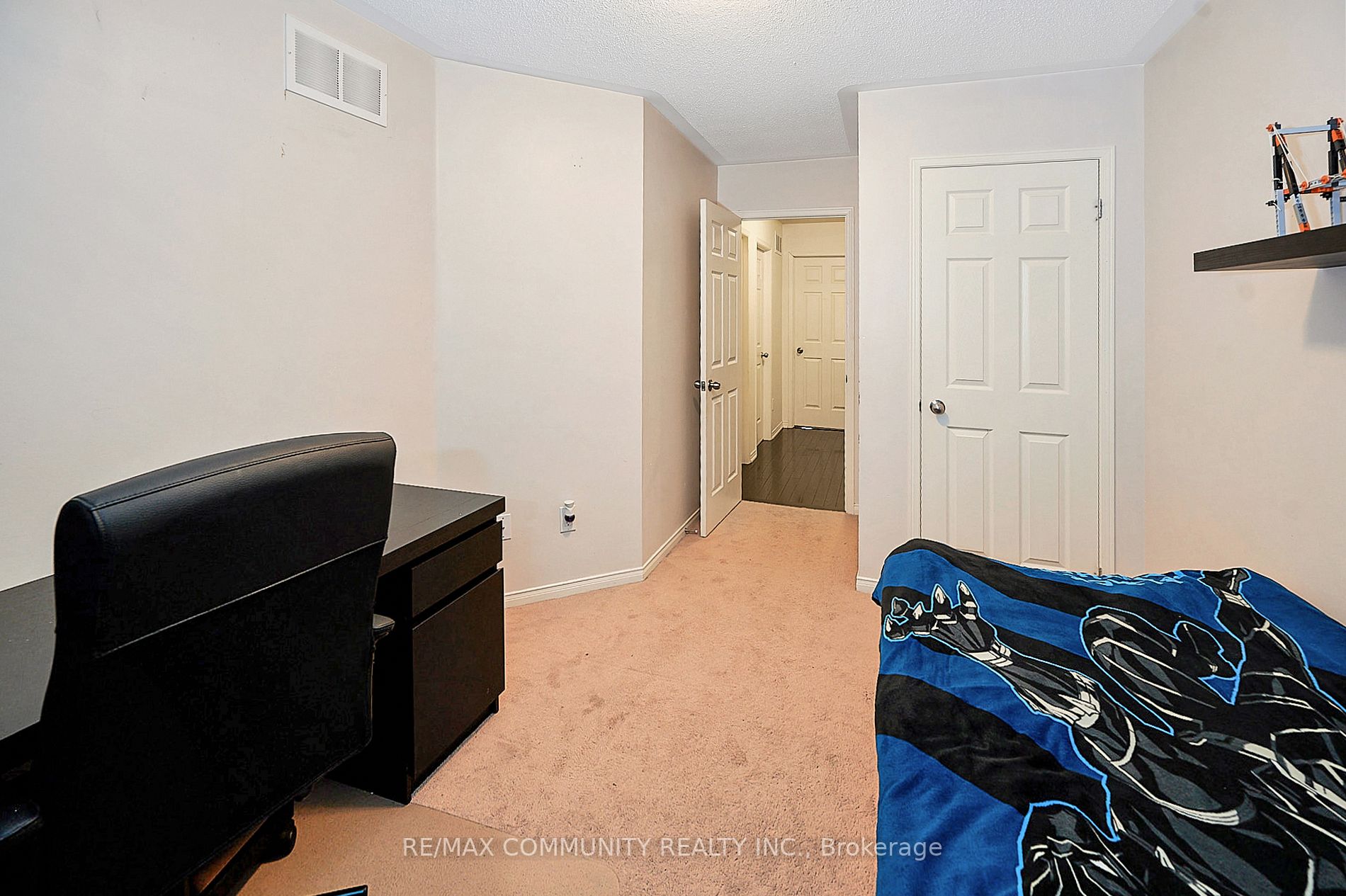 17 Reevesmere Lane
