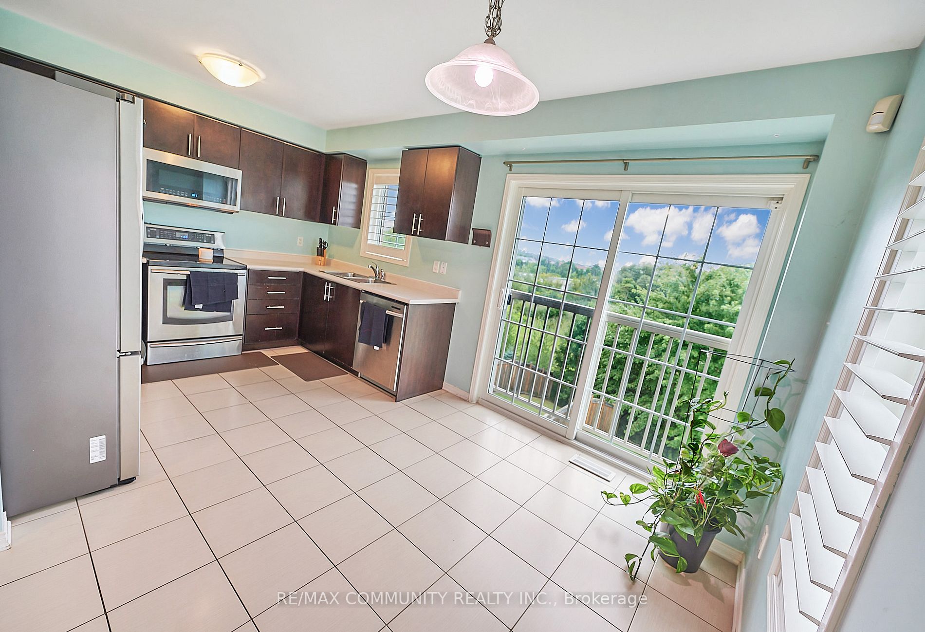 17 Reevesmere Lane