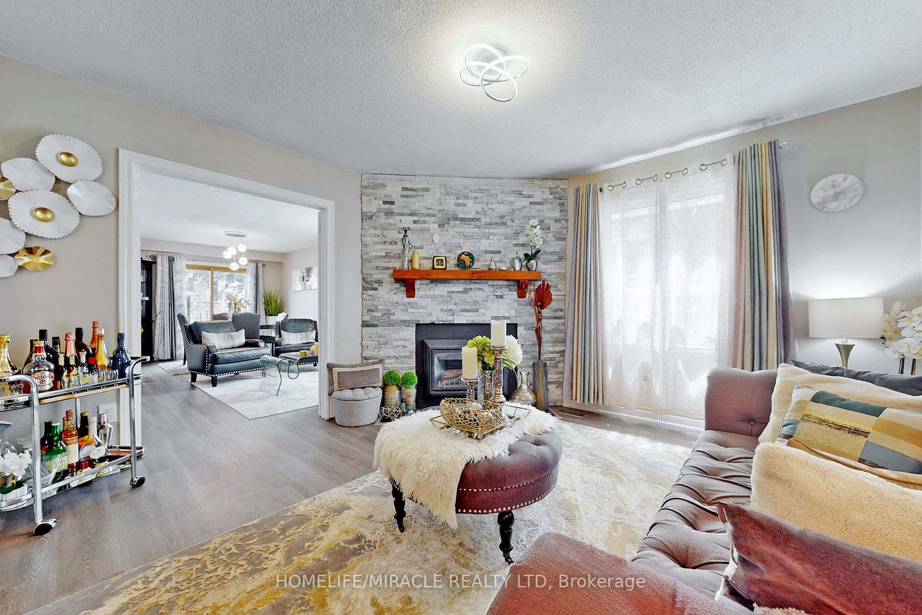 310 Bristol Cres E