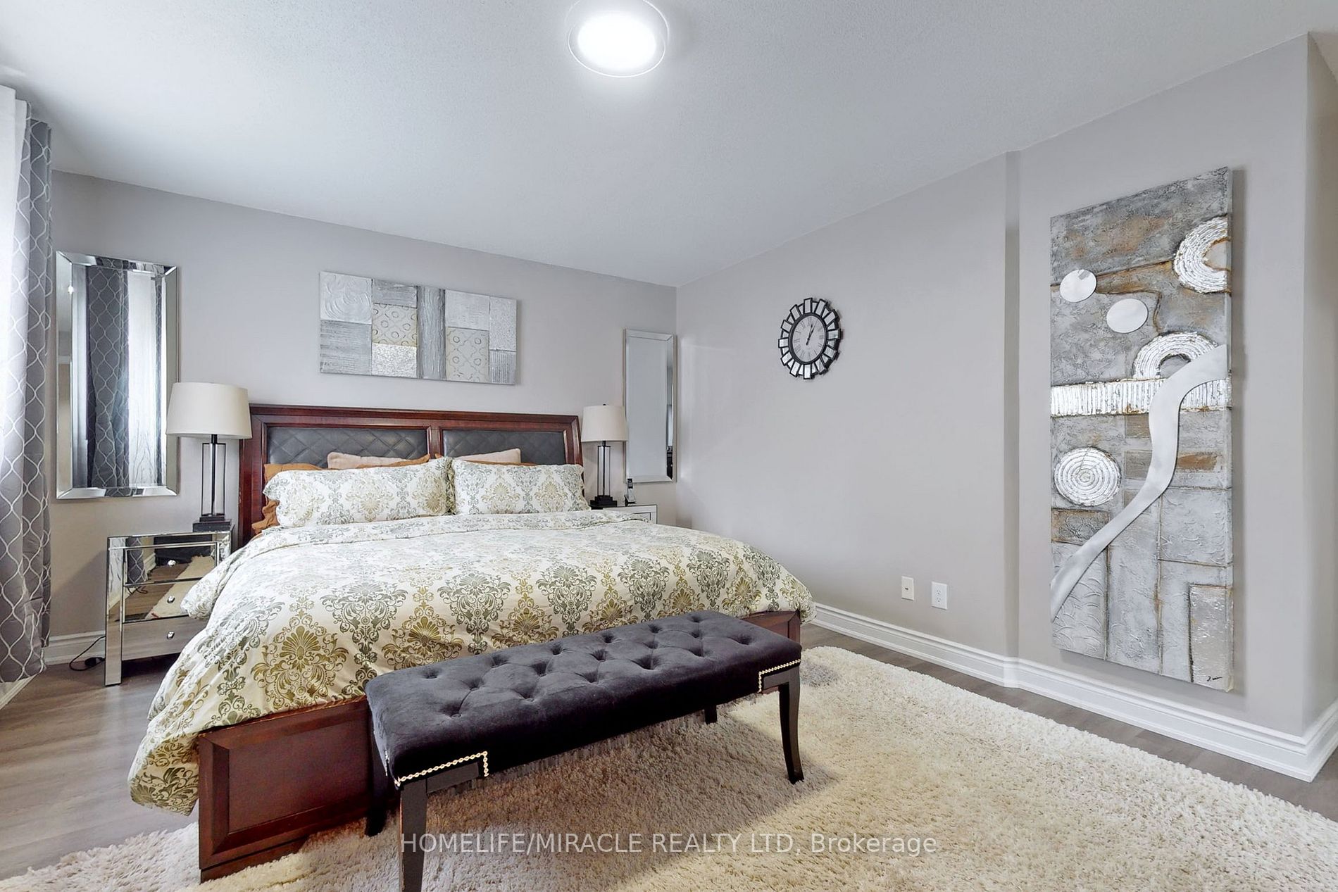 310 Bristol Cres E