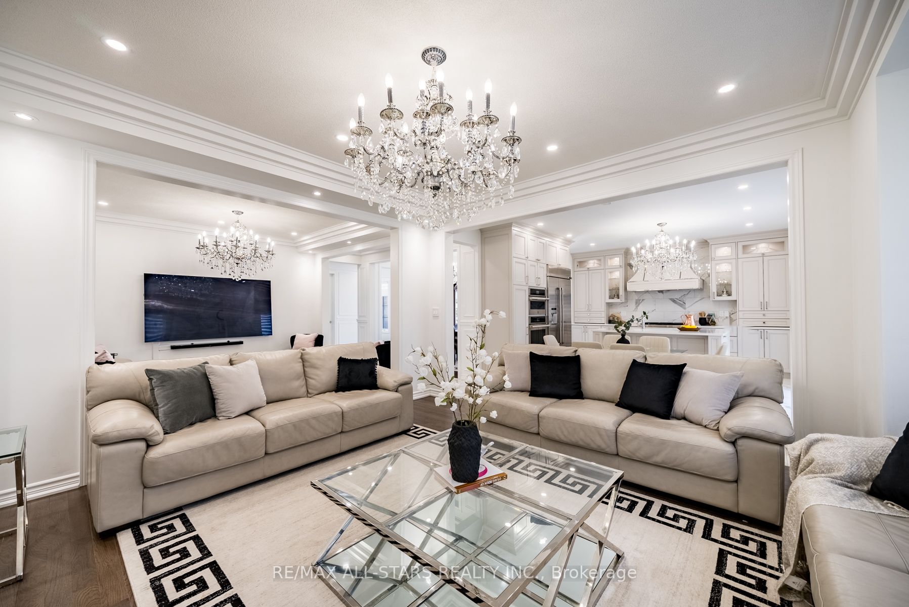 2 Closson Dr