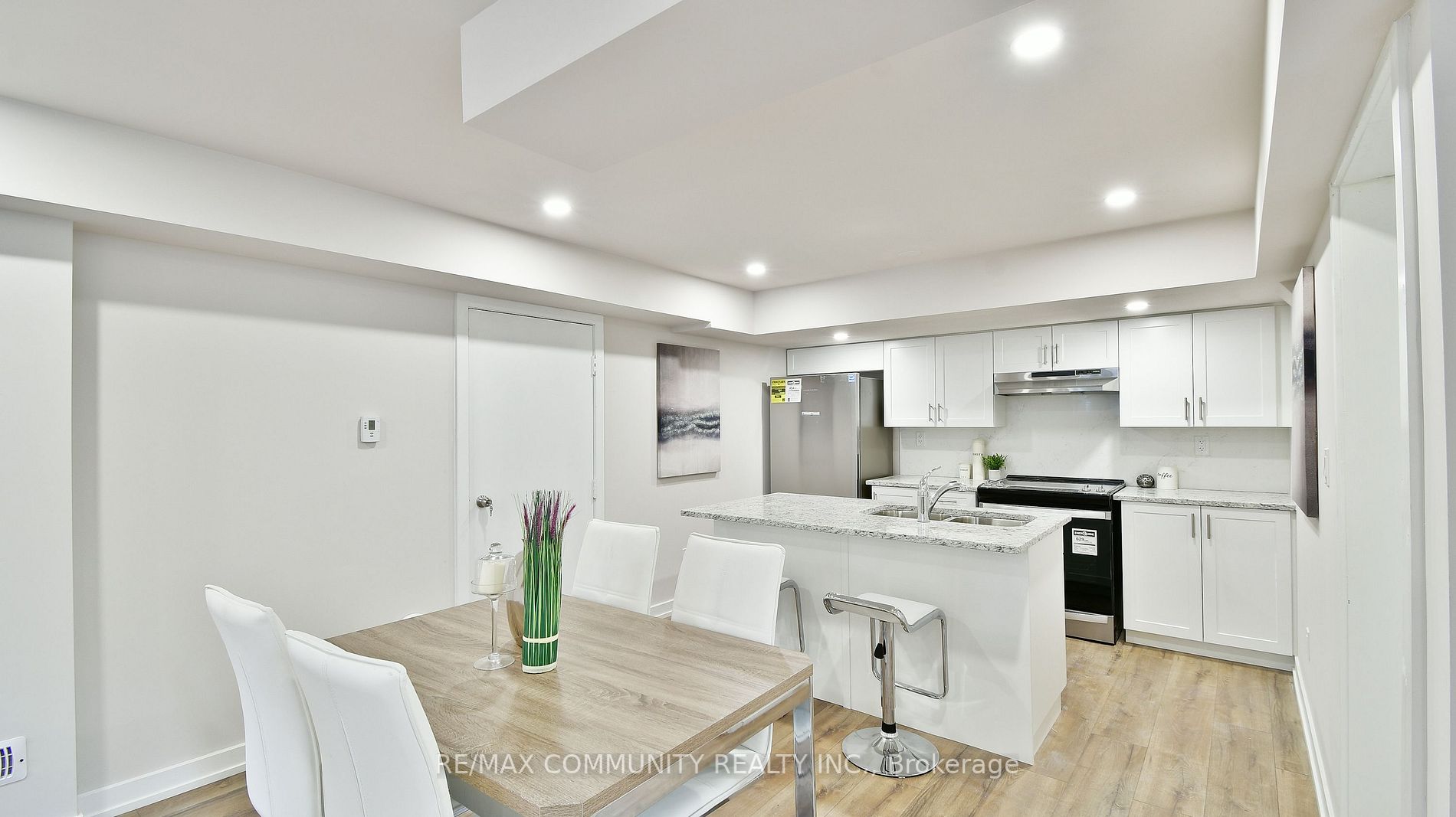 400 Finch Avenue E, #5
