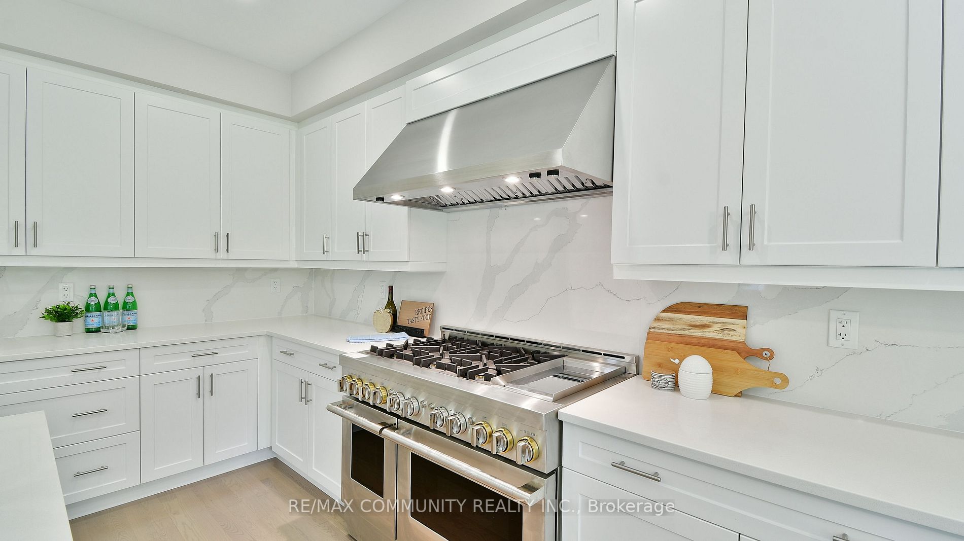 400 Finch Avenue E, #5