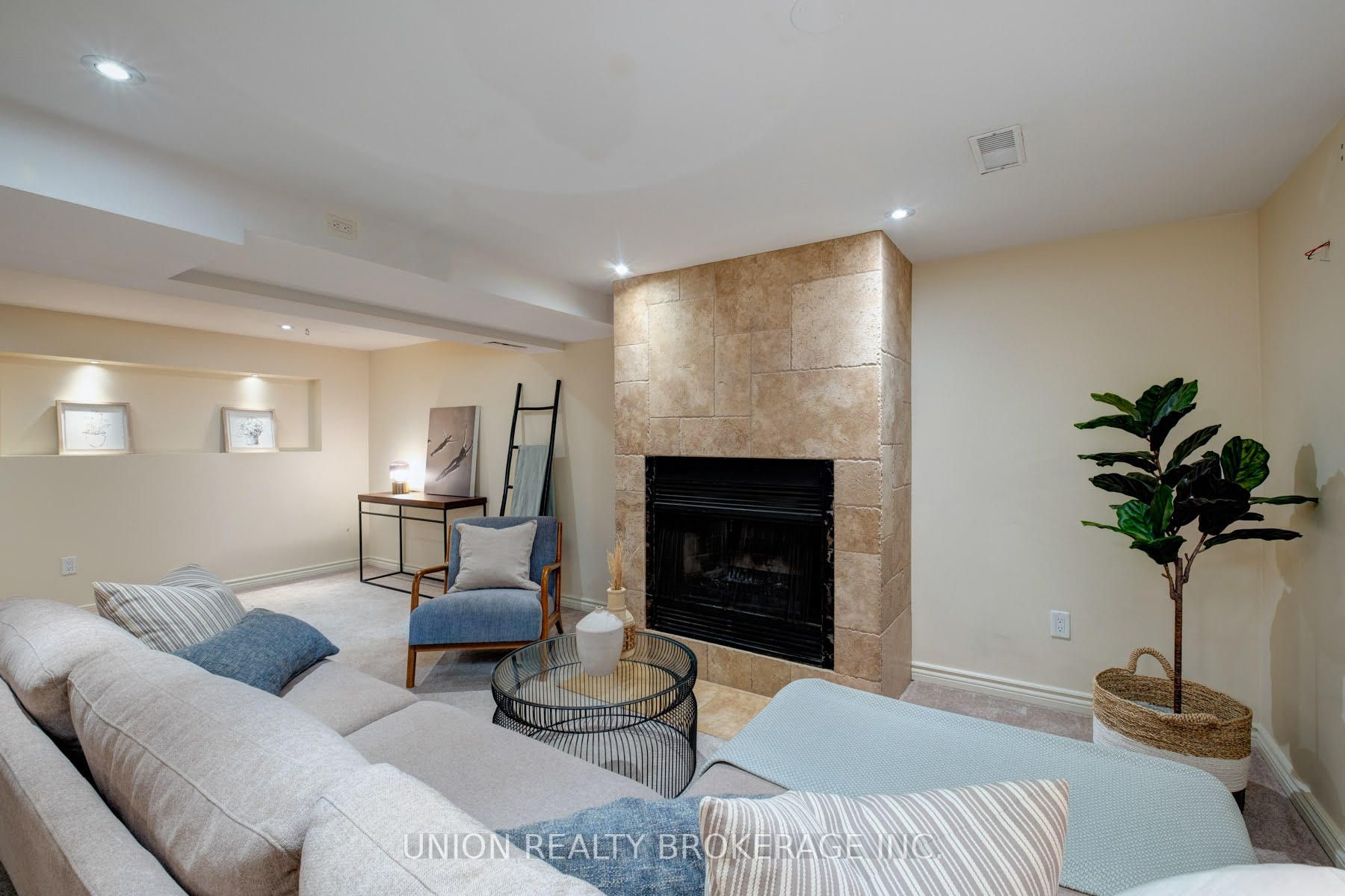 7 Rodarick Dr