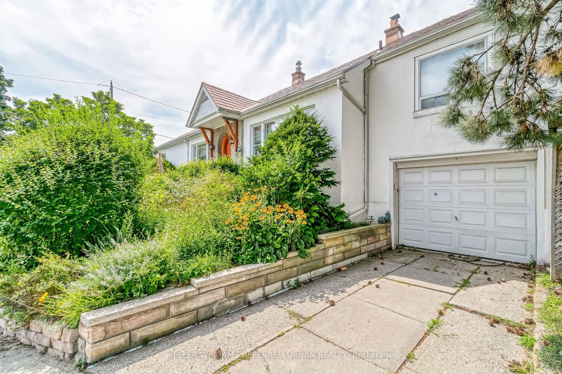 1076 B* Greenwood Ave
