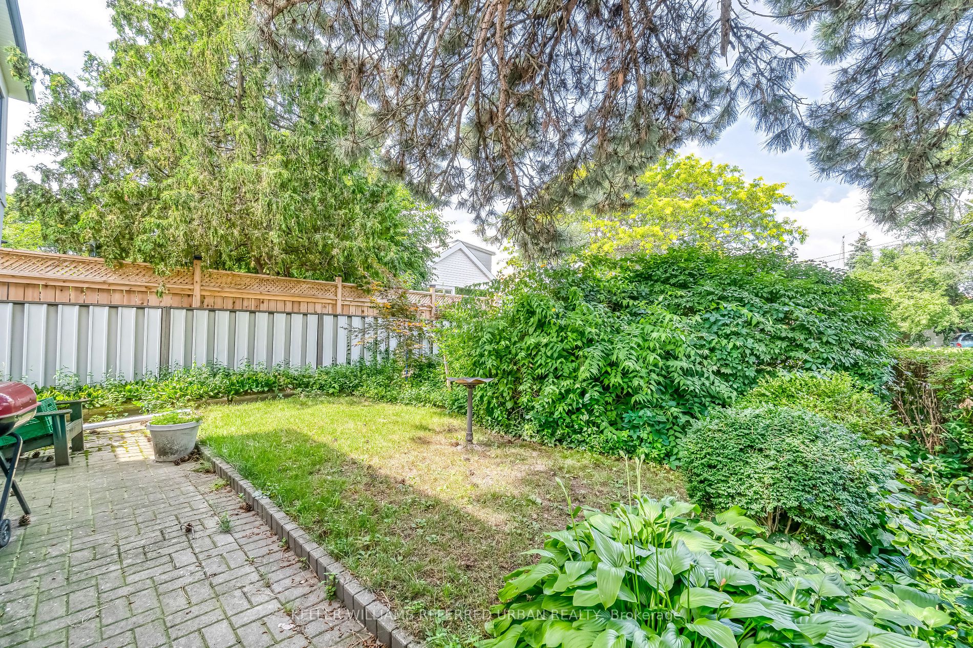 1076 B* Greenwood Ave