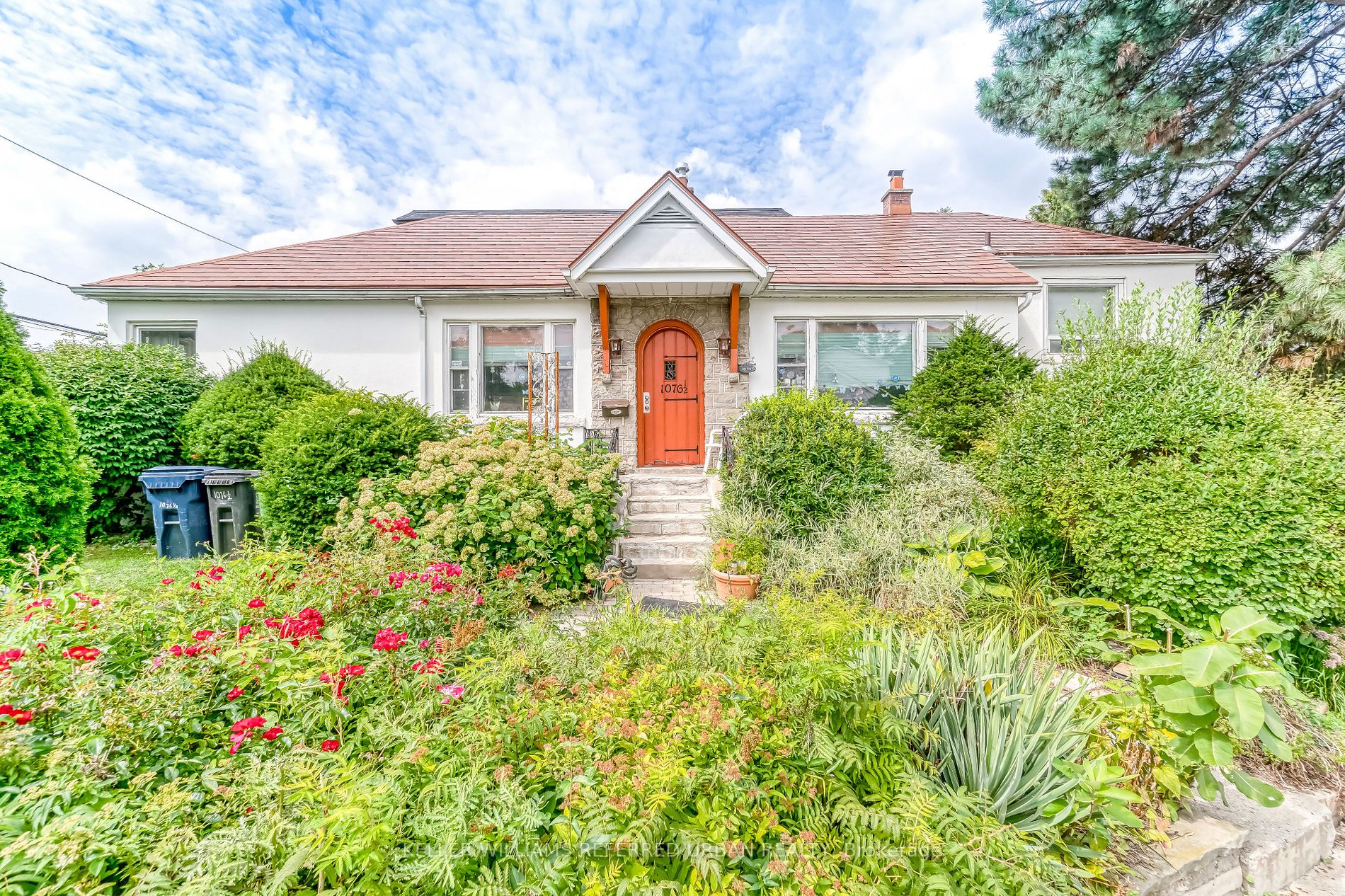 1076 B* Greenwood Ave