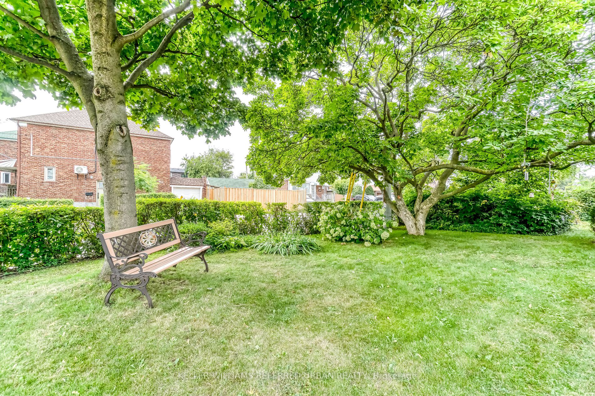 1076 B* Greenwood Ave