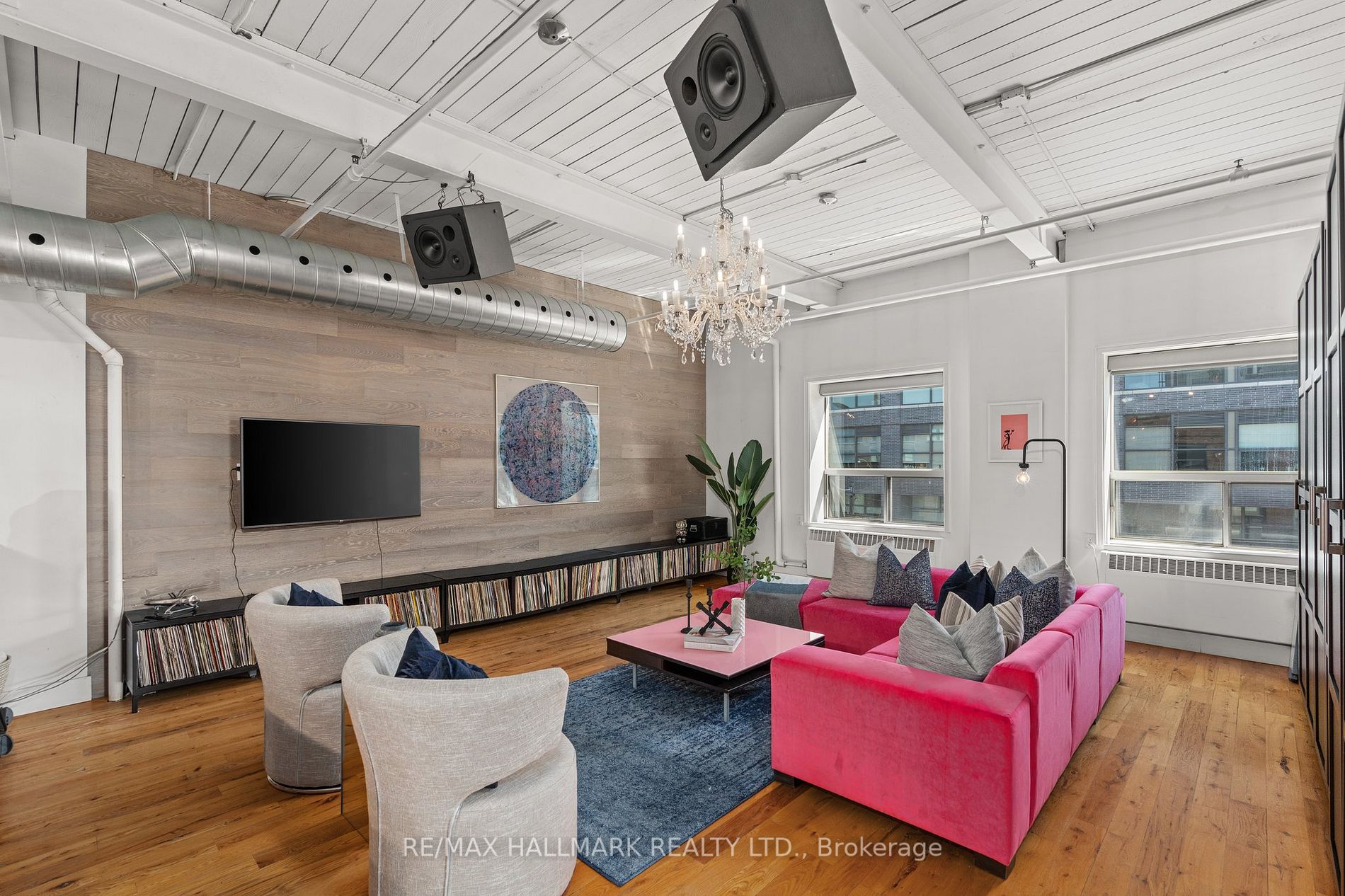 326 Carlaw Ave, #203